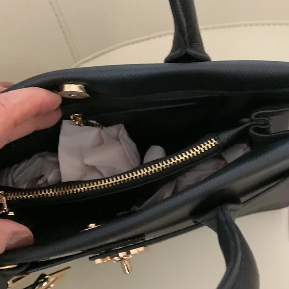 New bebe Ladies purse - Picture 8 of 16